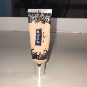 kat-von-d lock it concealer